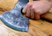 Axe-Wielding Man Attacks Cop at Delft SAPS!