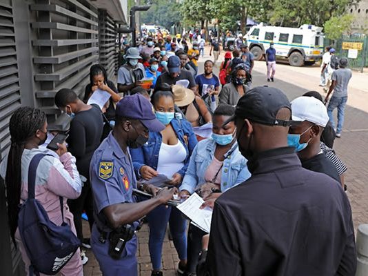 SAPS opens 5,500 trainee posts: Who can apply, how to apply and what recruits will earn