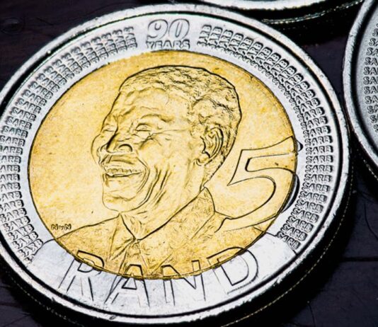 RICHES HAVE STRUCT: Ordinary 5 Rand coin sold for R6,700