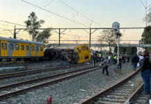 35 people injured, others trapped as train derails in Paarl railway accident (WATCH VIDEO)