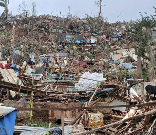 Cyclone Chido has already killed 9 people and seriously injured over 250 others, 15,000 houses left without electricity (PICS & VIDEO)