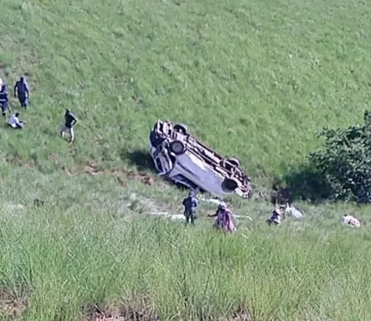 16 people die including 8 family members going to a KZN wedding as taxi overturns and rolls down multiple times (SEE PICS)