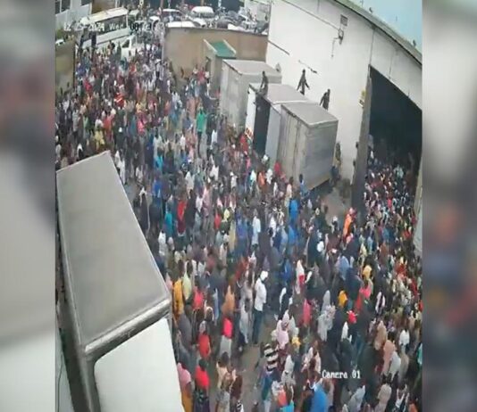 Officials kill 33 people as 1500 inmates escape from maximum prison on Christmas day (VIDEO)