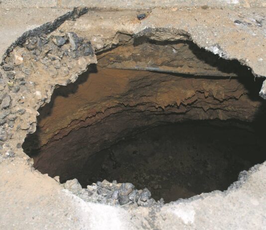 Underground Zama Zamas demand mayonnaise and tomato sauce while turning Joburg into the City of sink holes