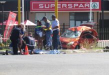 Toyota Hilux bakkie and a Chevrolet accident along N8 kills 2 children in school uniform in Bloemfontein (WATCH VIDEO)