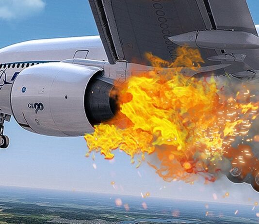 Passengers Flee Burning Plane, Clamber Onto Wings as Fire Engulfs Aeroplane Carrying 172 People: "I Thought I Was Going to Die"