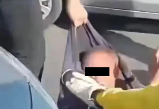 E-hailing driver and his guys deliver brutal street justice to Cape Town thief in viral video (WATCH) – Employer heavily bashes his driver for faking armed robbery