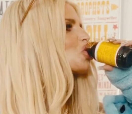 I drink snake sperm to enhance my vocals: Singer and actress Jessica Simpson reveals top secret