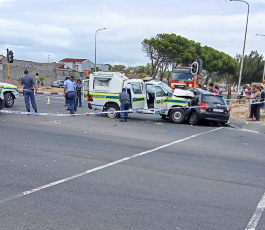 10 Injured after SAPS vehicle transporting prisoners collides with Toyota