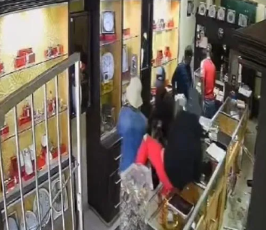 Jewellery Heist in Tongaat: Eight Robbers Steal Jewellery In Under 2 Minutes