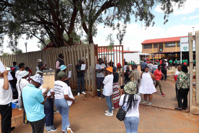 Tetelo Secondary School teacher lashes pupil