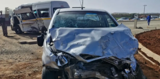 Scores of pupils injured as taxi and bakkie collide on R554 in Boksburg