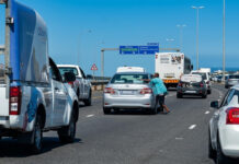 Smash-and-Grab Gone WRONG: Cape Town Driver Kidnaps Thief in Broad Daylight & Drags Him While Speeding Off (VIDEO)