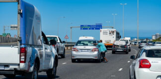 Smash-and-Grab Gone WRONG: Cape Town Driver Kidnaps Thief in Broad Daylight & Drags Him While Speeding Off (VIDEO)