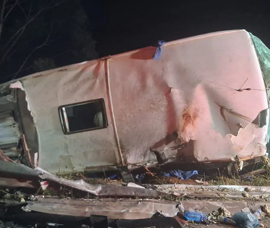 Tragedy in Limpopo: Bus Carrying 61 Passengers Crashes – Bodies Trapped in Wreckage