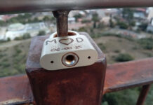 Padlocks at Nelson Mandela's Statue: Men's Privates Mysteriously Swell After Being 'Centrally Locked' by Jealous Women
