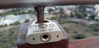 Padlocks at Nelson Mandela's Statue: Men's Privates Mysteriously Swell After Being 'Centrally Locked' by Jealous Women