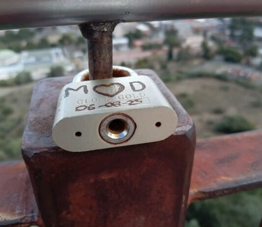 Padlocks at Nelson Mandela's Statue: Men's Privates Mysteriously Swell After Being 'Centrally Locked' by Jealous Women