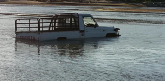 Farm worker kidnapped as armed suspects abandon R700 000 bakkie in Limpopo River