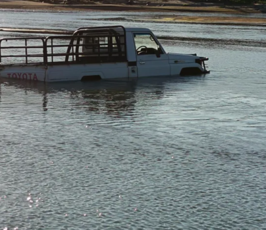 Farm worker kidnapped as armed suspects abandon R700 000 bakkie in Limpopo River
