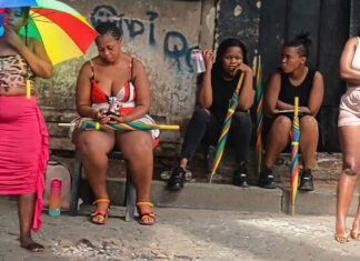 Tlof tlof in umbrella: Early morning sex rounds from talented Zimbabwean prostitutes rock Polokwane City