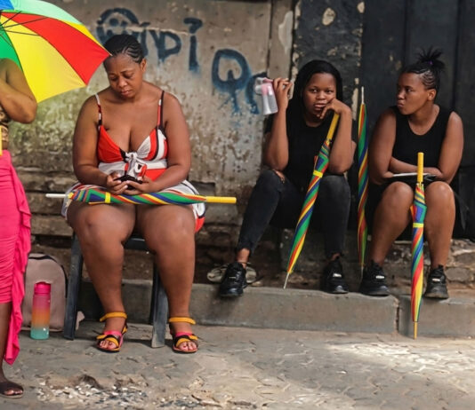 Tlof tlof in umbrella: Early morning sex rounds from talented Zimbabwean prostitutes rock Polokwane City