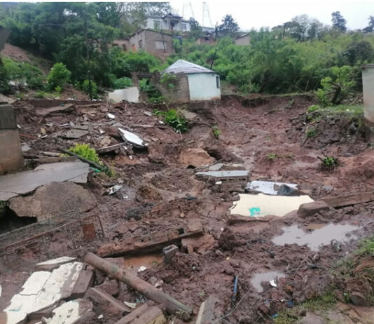 SAWS Level 6 warning is still active: Three Durban houses collapse in mudslides – Bridges, informal settlements under threat