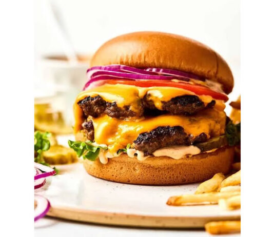 Woman Spends Five Days in Hospital After Swallowing Needle in Burger, Then Loses Legal Battle and Must Pay Restaurant’s Costs