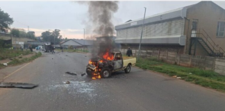 Ten heavily disguised suspects attack and bomb cash-in-transit vehicle near Maraisburg cemetery before fleeing in three vehicles