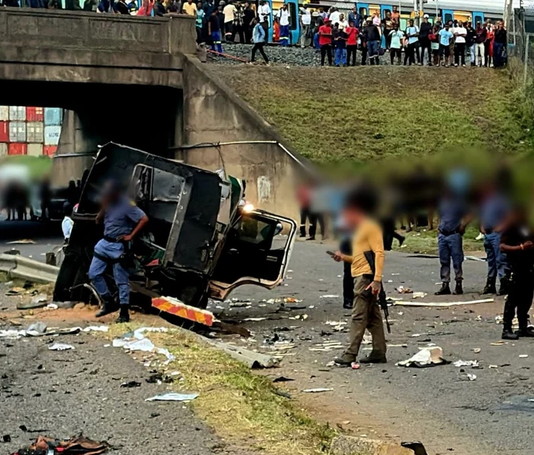 Umlazi cash-in-transit heist ends in deadly gun battle after suspects hold guards at gunpoint and steal money